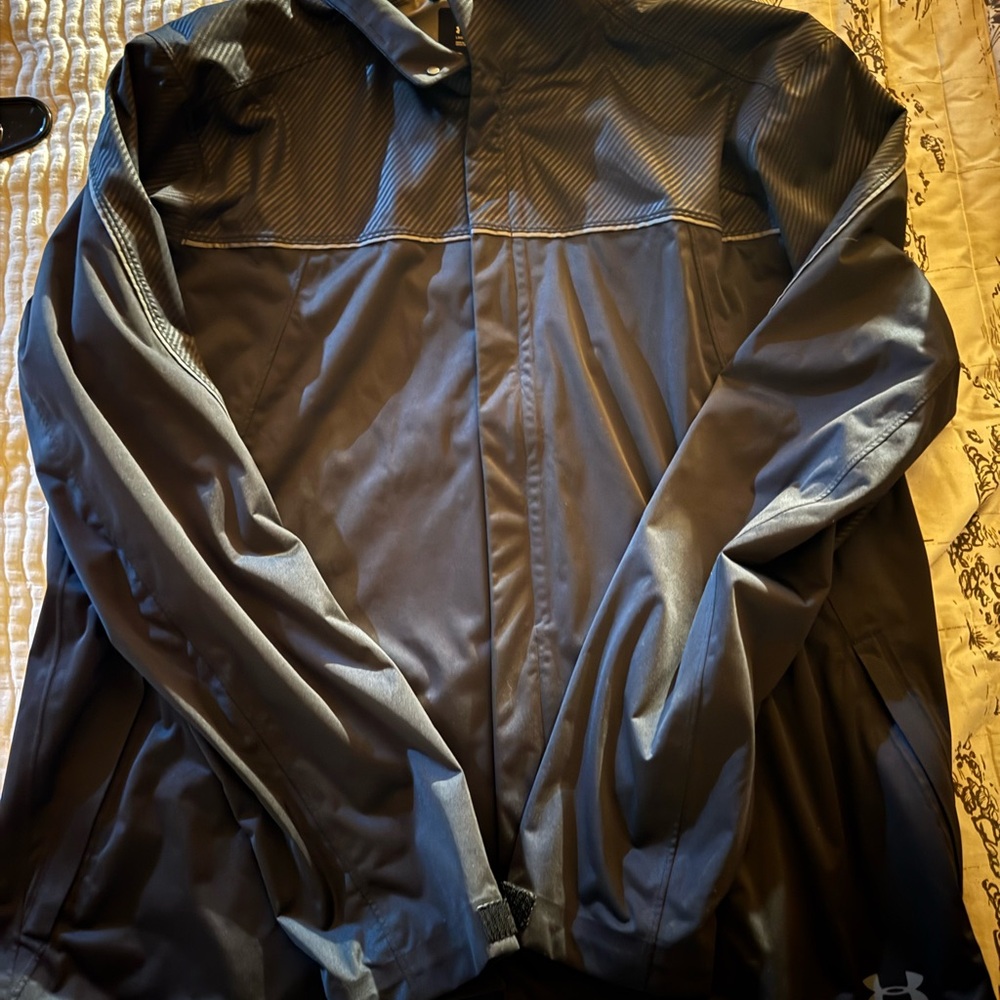 Under Armour Men's Dark Gray Windbreaker